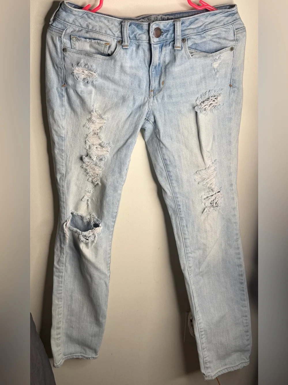 American Eagle Outfitters Light Blue Distressed Skinny Jeans